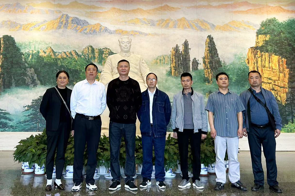 追寻先烈足迹  传承红色基因——乐动·官方站官网-乐动(中国)鸟儿巢乐动·官方站官网-乐动(中国)
全体党员参观贺龙纪念馆
