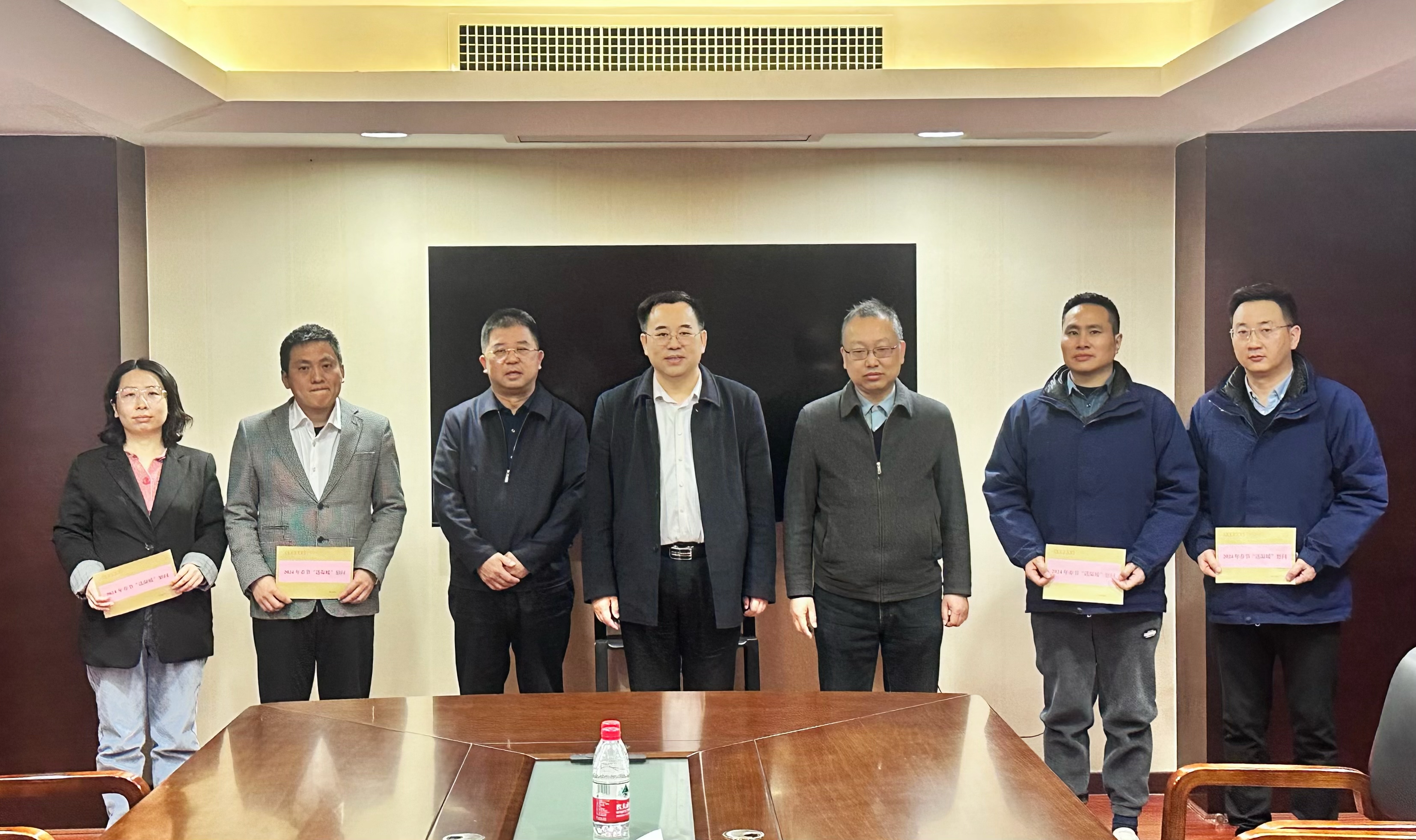 寒冬送温暖，关爱暖人心——乐动·官方站官网-乐动(中国)开展2024年春节“送温暖”走访慰问活动