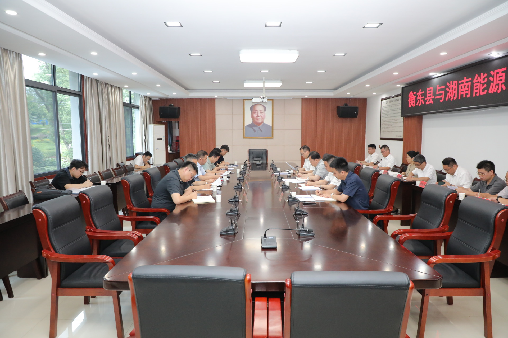乐动·官方站官网-乐动(中国)与衡东县举行新能源项目合作见面会